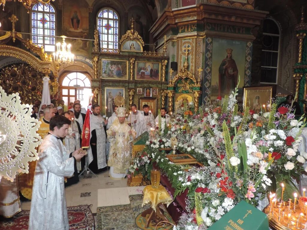 Свято Троицкий монастырь в Симферополе мощи Святого Луки. Храм святителя Луки Крымского в Симферополе. Свято Троицкий монастырь Симферополь внутри. Троицк святого луки