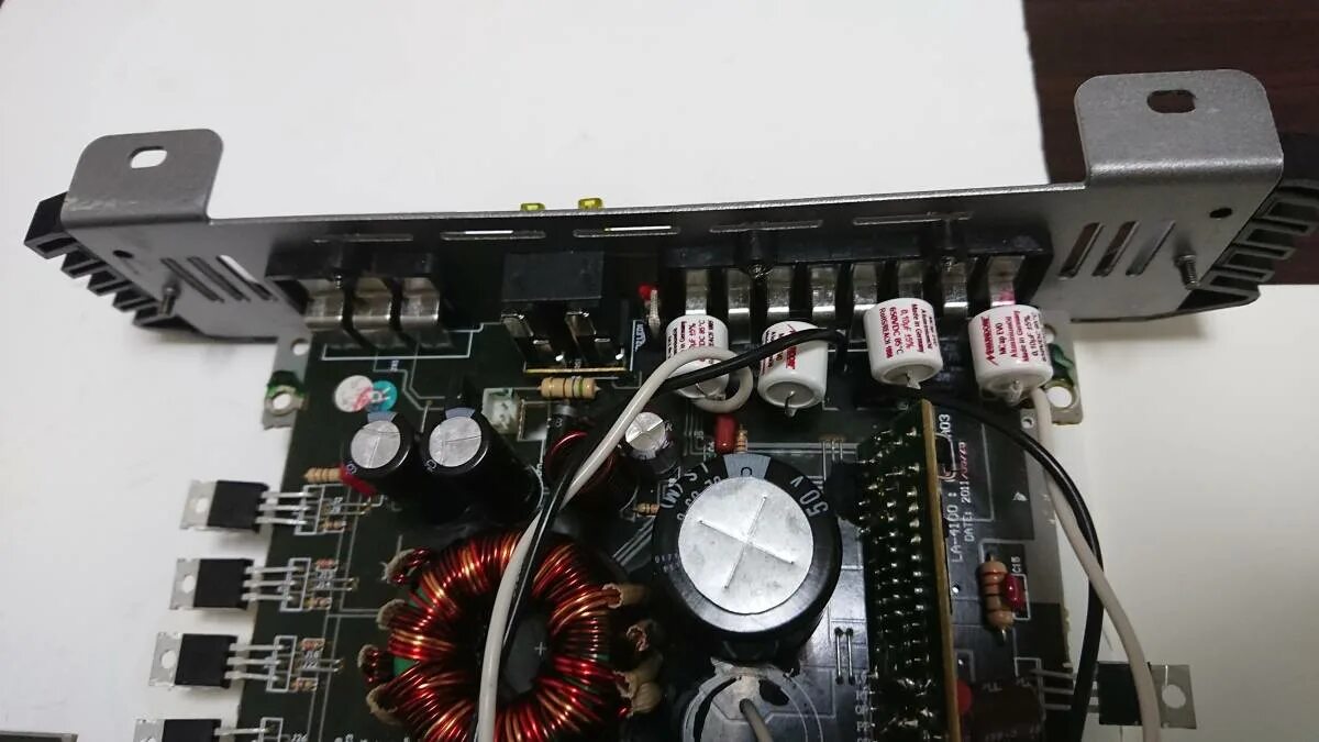 Light audio la adsp 6.8. Усилитель lightning audio la-4100. усилитель lightning audio la-51000. усилитель 4.400.4 lightning. lighting audio 4100.