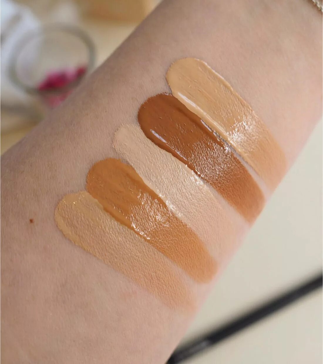 Benefit both. Hello happy flawless liquid foundation. benefit hello happy flawless liquid foundation. benefit тональный крем hello happy. hello happy flawless liquid foundation, оттенок 01.