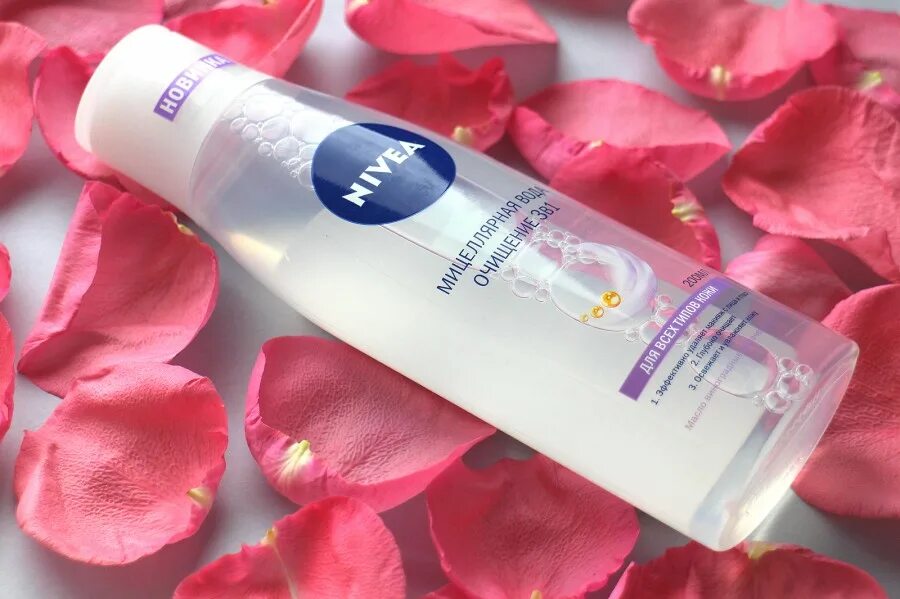 Мицеллярная вода уход. Nivea Micellar. Мицеллярная вода. Очищающая мицеллярная вода. Мицеллярная вода реклама.