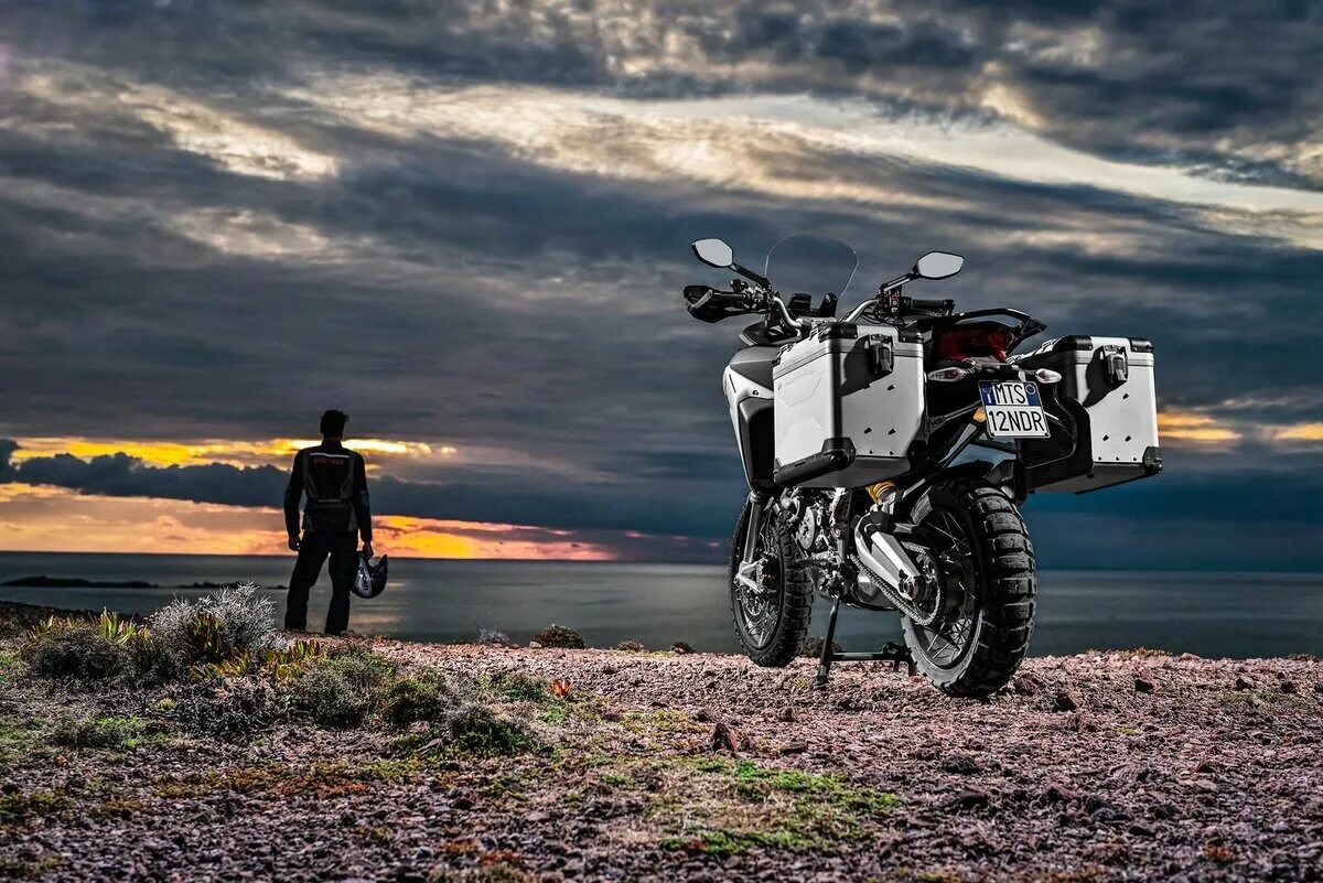 Дукати эндуро турист. Ducati Multistrada 1200 Enduro. Ducati турэндуро. Мотоциклы Ямаха турэндуро. Путешествуют на мотоциклах