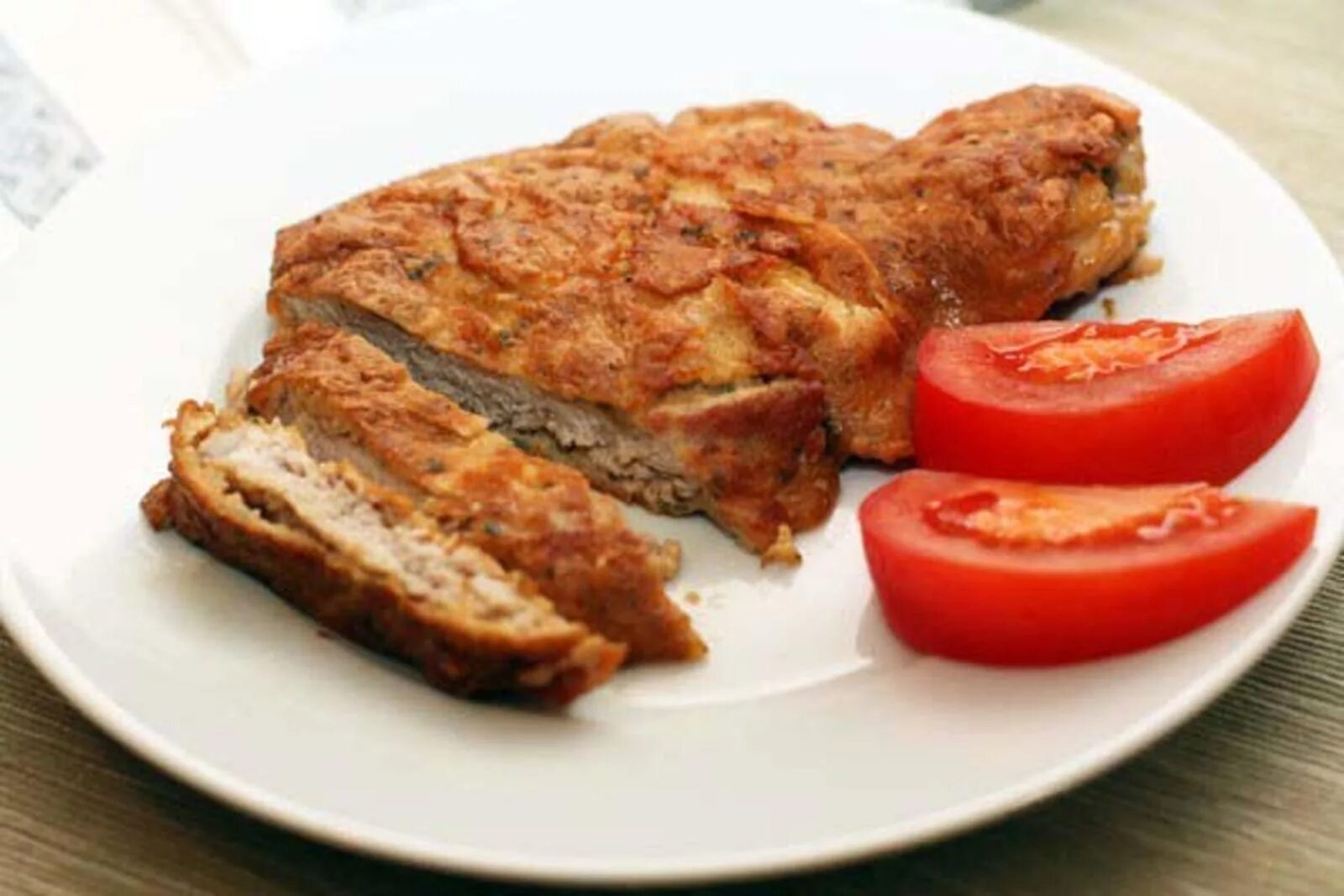 корейка свиная на кости в духовке. запеченная свиная корейка. корейка свиная. корейка на кости на гриле. буженина корейка.