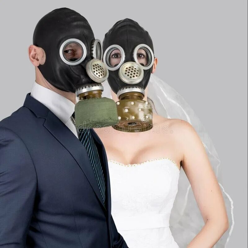 Жених и невеста в масках от коронавируса. Свадьба в масках. Маски на свадьбу защитные. Свадьба в противогазах. Жена в маске другу