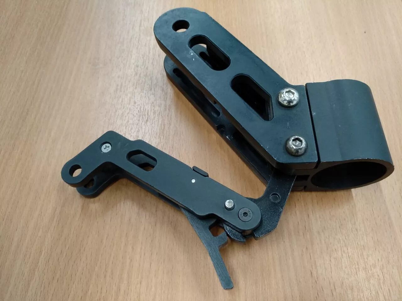 Kugoo m4 pro механизм складывания. Рычаг для складывания самоката. Зажим на самокате для складывания. Механизм складывания электросамоката. Замок для xiaomi m365.