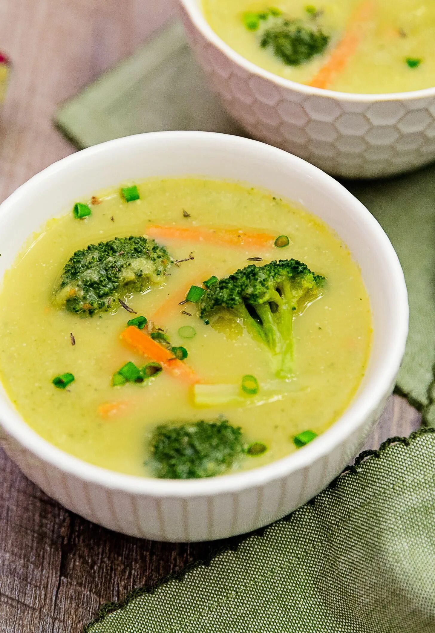 Овощной суп с капусты рецепт. Суп-пюре "цветная-брокколи". Консоме с брокколи. Суп пюре из брокколи. Овощной суп с брокколи.