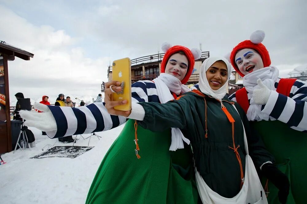 Красная поляна новый год 2022. Красная поояна еа новый год роща хутор. Apres ski ресторан сочи красная поляна. Красная поляна встретить новый год. Резиденция деда мороза красная поляна.