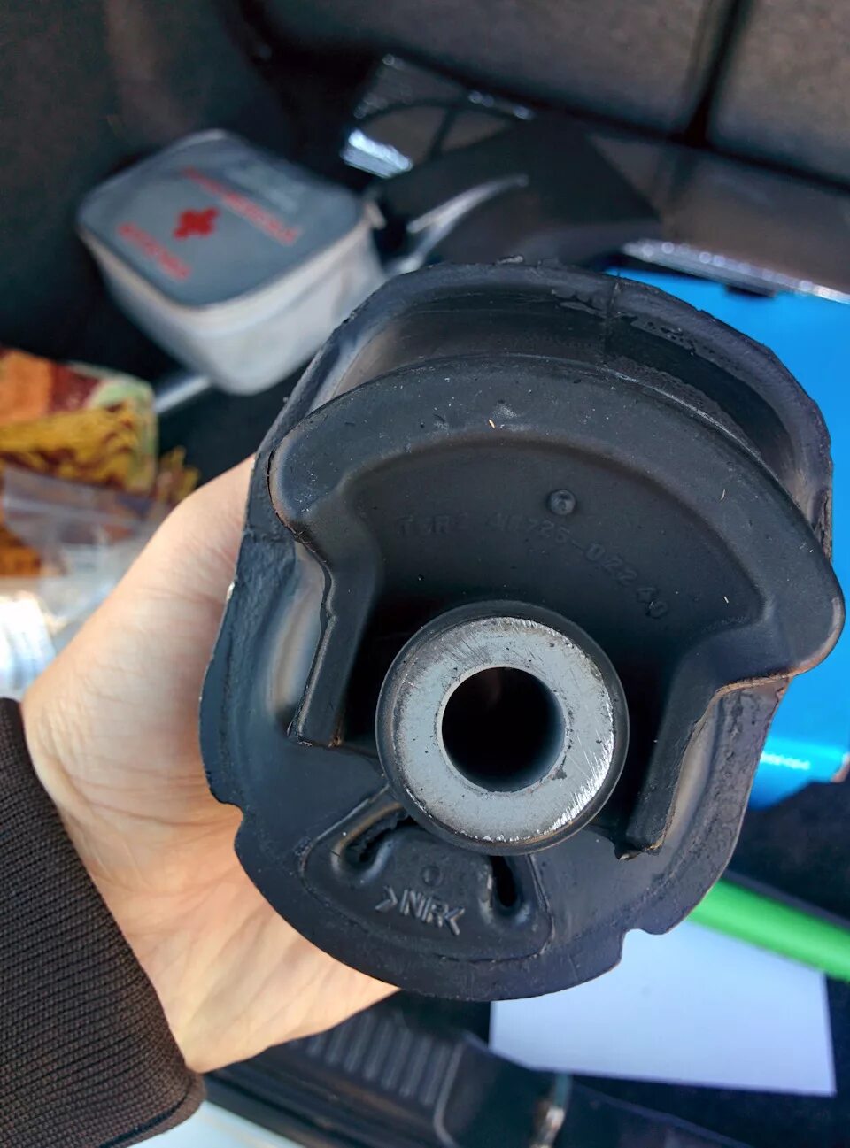 Toyota 48725-03010. Сайлентблоки задней балки тойота аллион 240. Сайлентблок задней балки тойота королла 150 кузов. Сайлентблоки задней балки аллион 240. Сайлентблоки балки тойота.