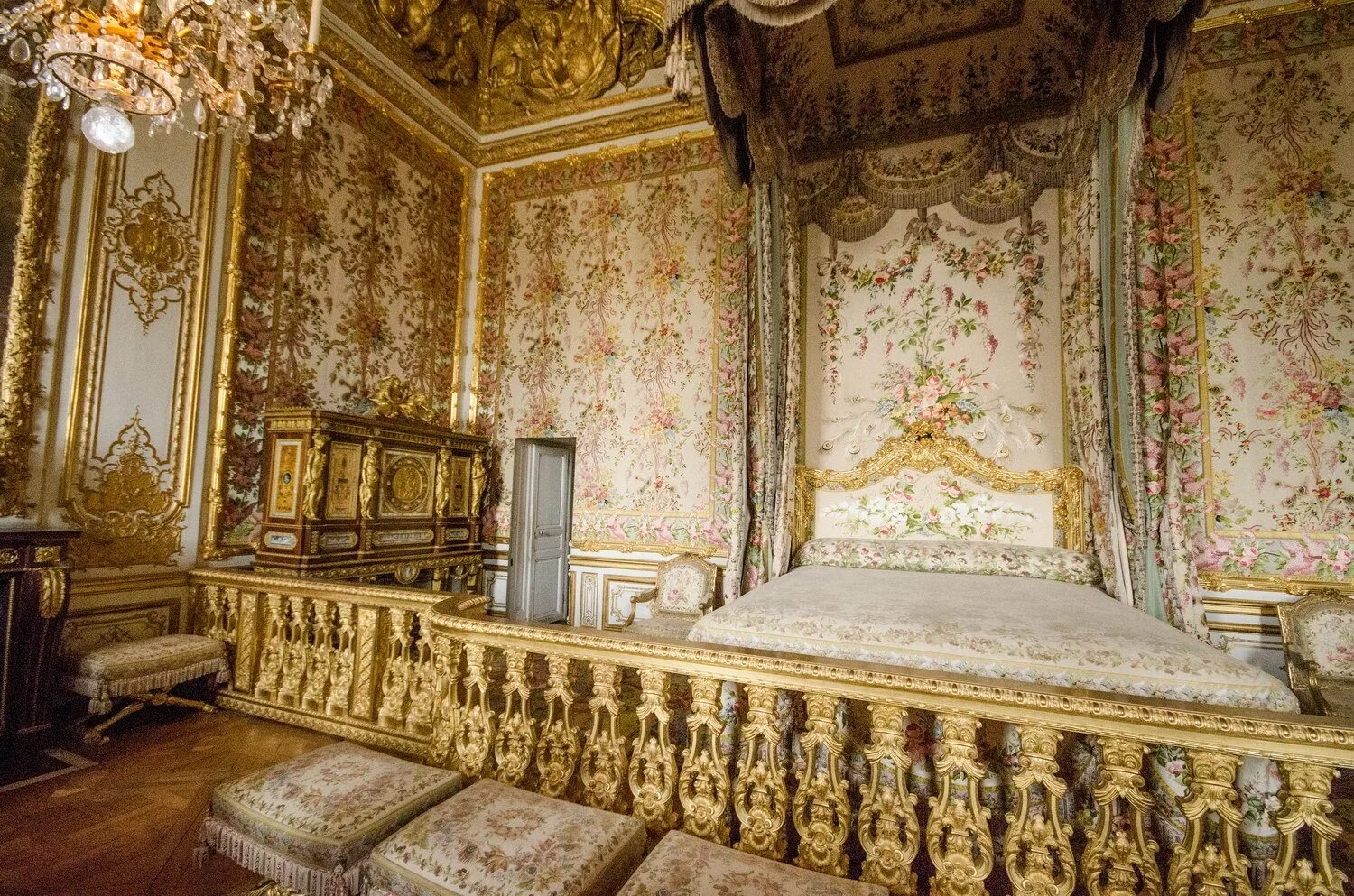 версальский дворец рококо. королевский дворец в мадриде. роскошь королей. роскошь королей. версаль спальня короля.