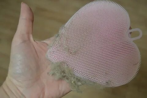 Почему ворсинки и пыль прилипают к одежде