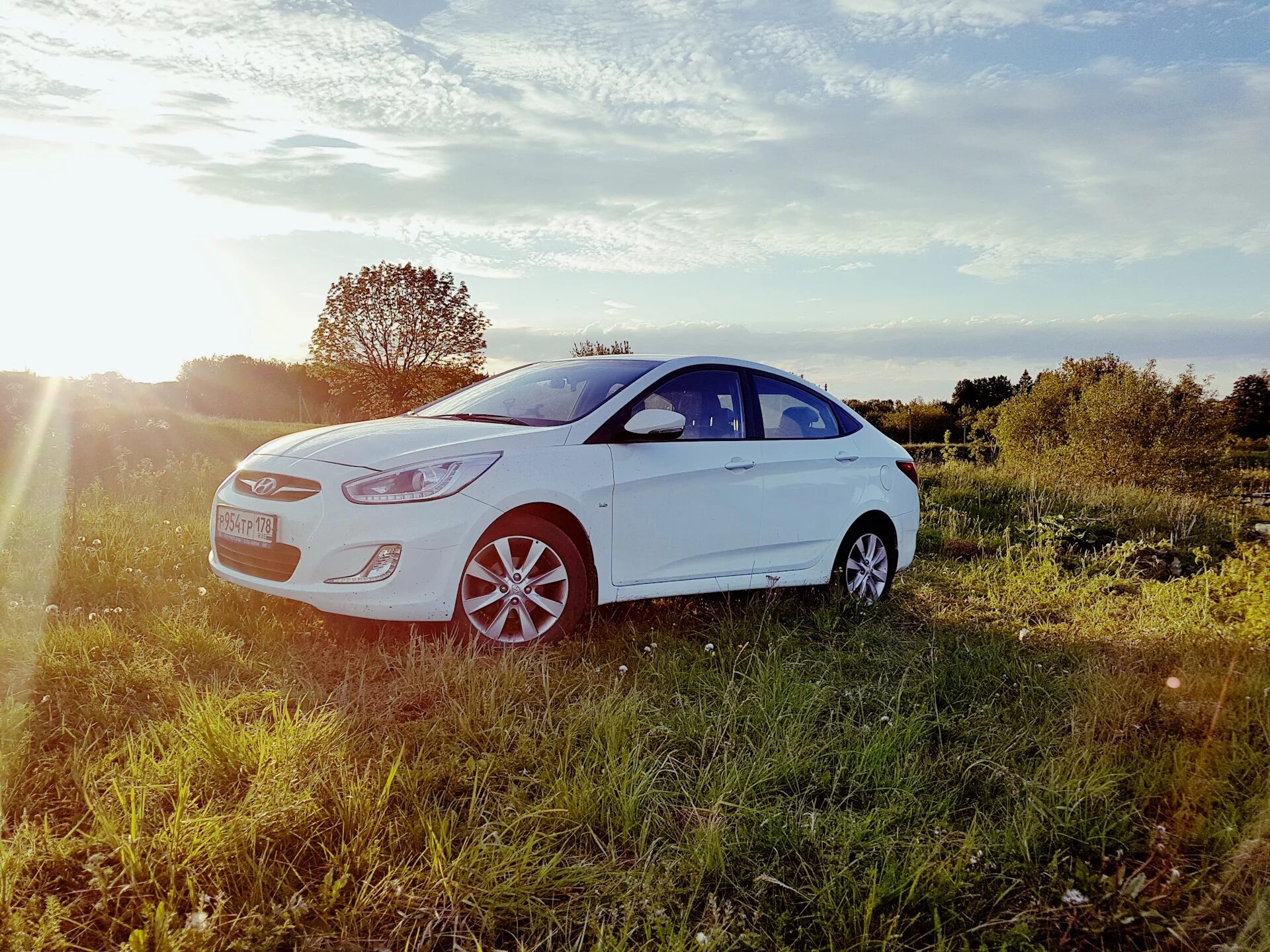 Делай хендай солярис. Хендай Солярис drive2. Белый Хендай Солярис. Hyundai Solaris 2 белый. Солярис 1.