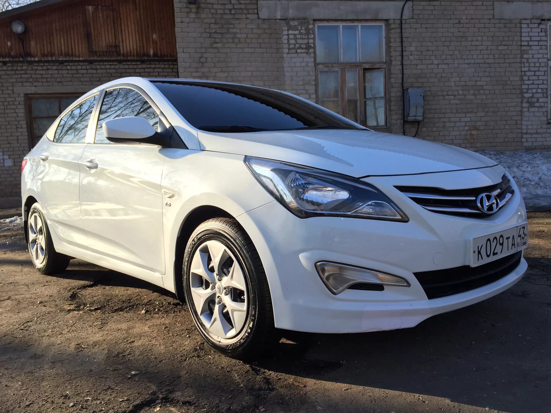 Купить хундай в омске. Hyundai Solaris 2008 году год выпуска. Хендай Солярис 2014 года шариков. Hyundai 27990a. Хендай Солярис 2014г фото.