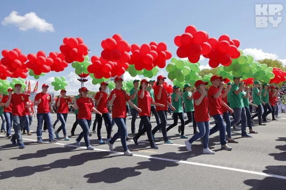 1 май минск. Украшение колонны на 9 мая. Украшение колонны на 1 мая. Шествие на 1 мая украшение колонны. Украшение колонны на день Победы.