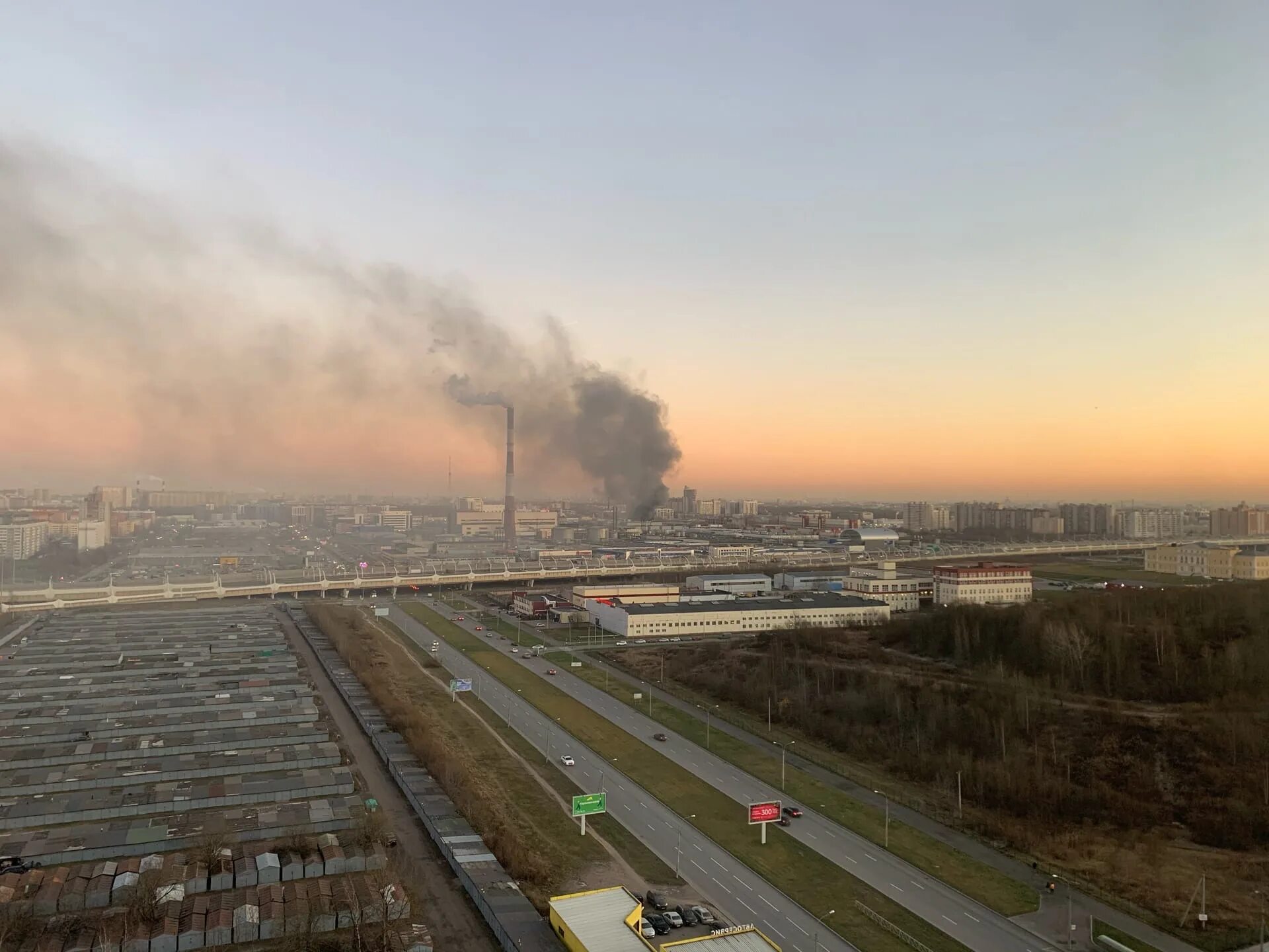 Пожар в Санкт-Петербурге Приморский район. Пожар СПБ сейчас Приморский район. Пожар Приморский район сейчас. Пожары в СПБ Приморский район. Видела пожар на улице