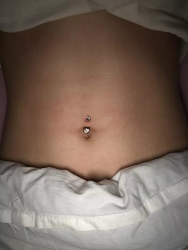 Женский глубокий пупок. Плоский женский живот. Пупок выпуклый красивый. Девушка с втянутым животом. Втянутый пупок.