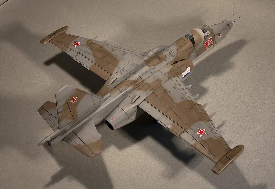 Русское 1 48. Су-25 1/48. Су-25 1/48 звезда. Су 25 модель. Су 25 модель 1/48.