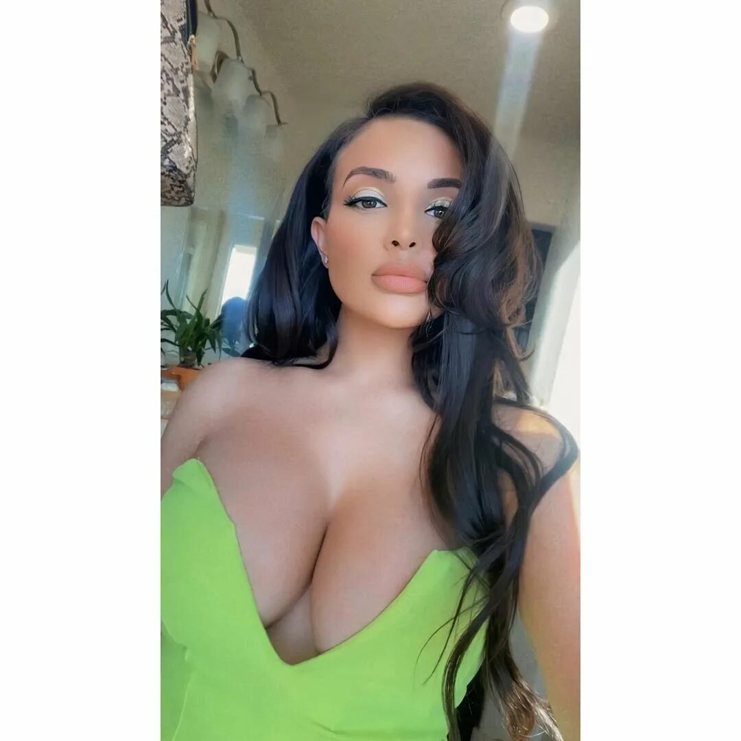 Athena Hernandez (@athena_hernandez) • Фото и видео в Instagram.