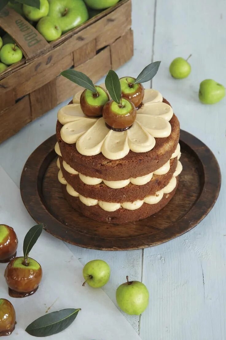 Украшенные яблоки. Украшение торта. Тортик с фруктами. Украшения для торта из фруктов. Фруктовое украшение торта.