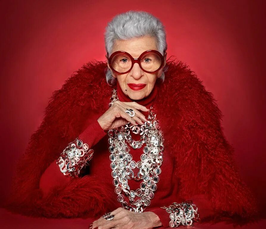 Iris apfel. Айрис Апфель. Икона стиля Айрис Апфель. Айрис Апфель американский дизайнер. Дизайнер Айрис Апфель в молодости.