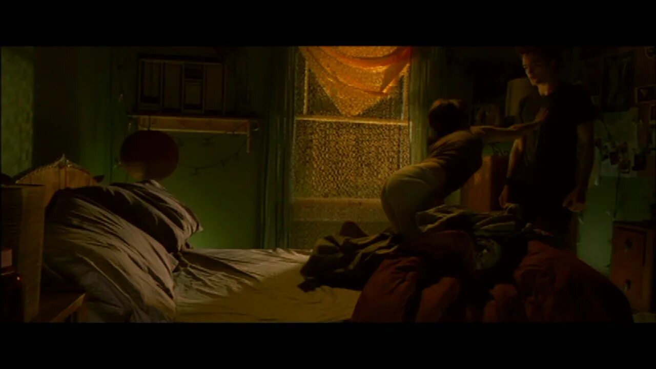 Removed scenes. Чужие девочка ньют фильм 1986. Натали портман леон 1994. Removed scenes. Twilight 2008 deleted scenes.