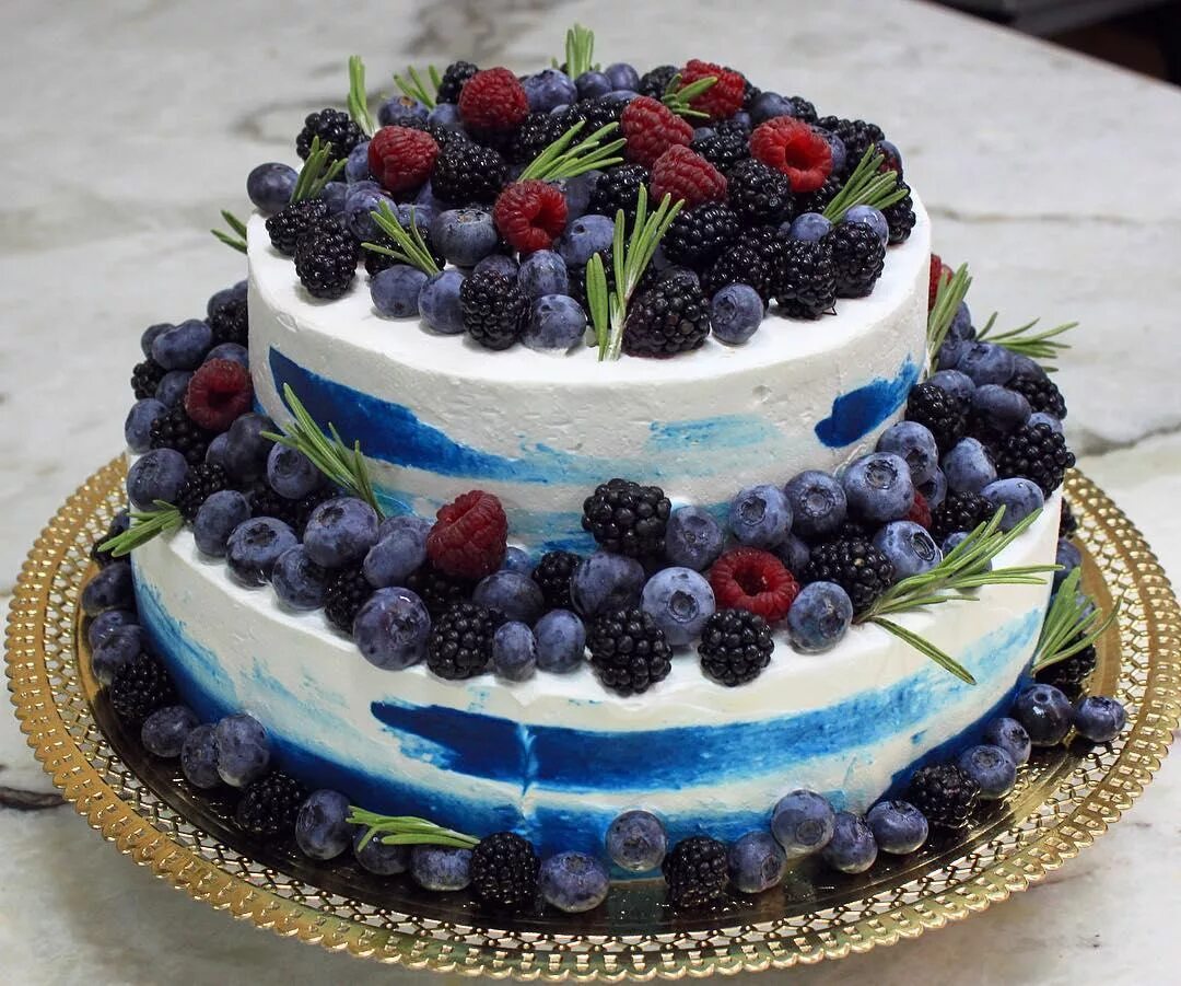 ваниль торты на заказ. ванильный торт с золотыми бабочками. кондитерская ваниль виноградная. торт ваниль. ванильный торт.