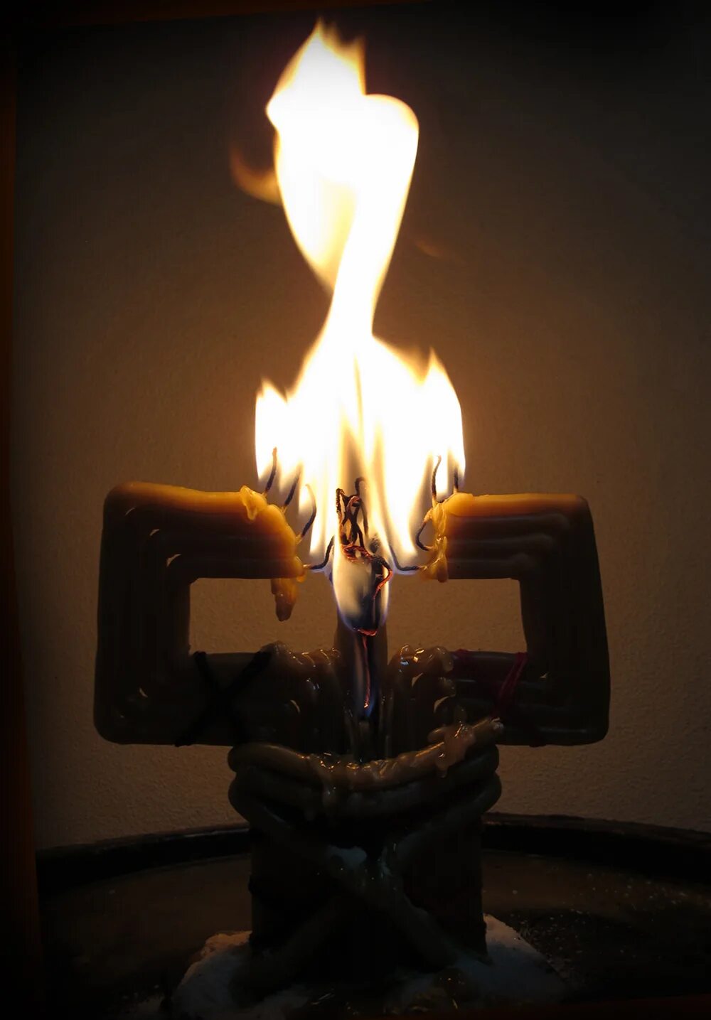 ритуал отжиг свечой. цвета свечей для отжига. отжиг свечой. отжиг магия. ведьмины свечи.