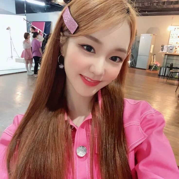 Woo ah. Woo ah nana. woo ah kpop группа. nana wooah. квон наен woo ah.
