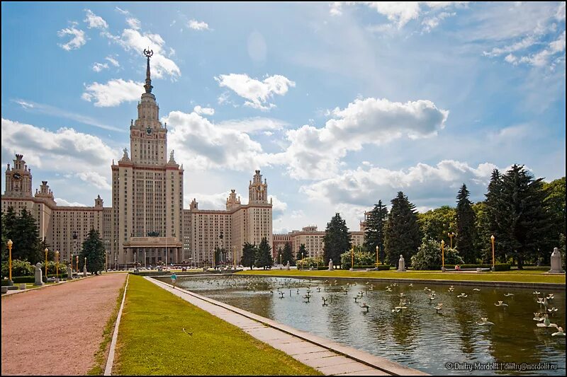 Ближайший мгу. МГУ Ломоносова метро университет. Станция МГУ Москва. Территория вокруг МГУ. Парк рядом с МГУ.