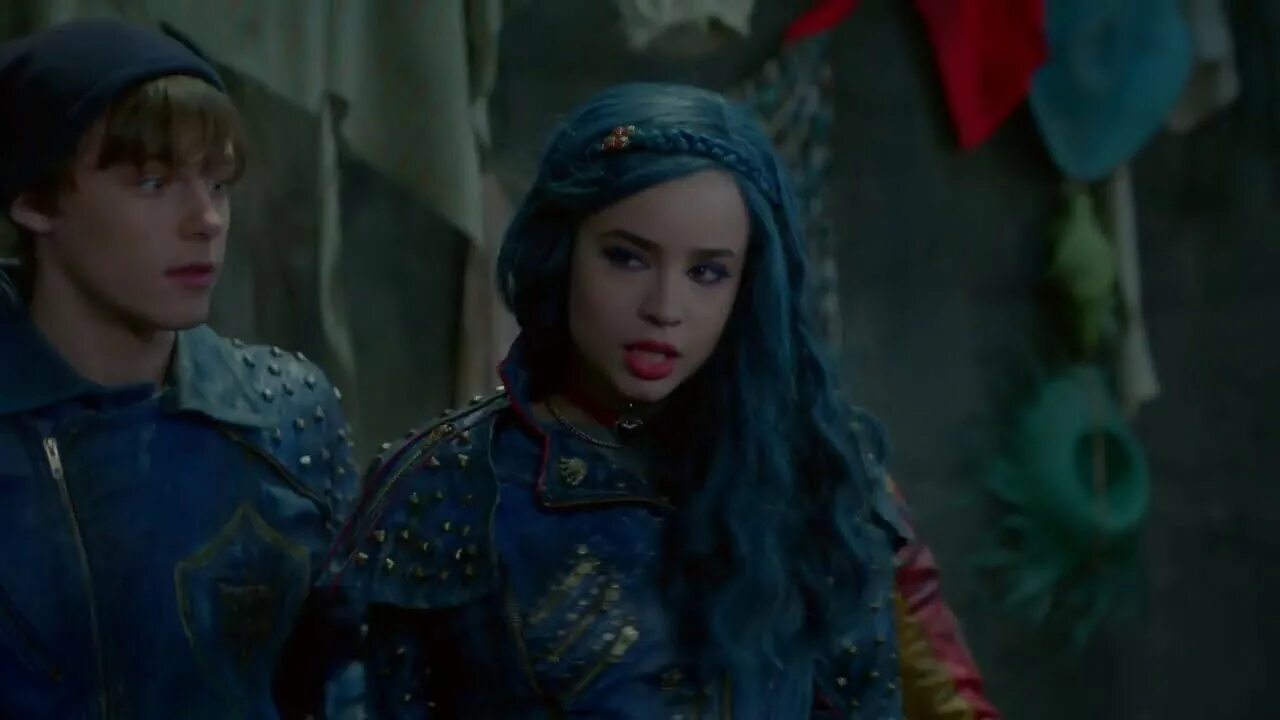 Его незаконные наследники долгова. Наследники 2 Карлос. Chillin like Villain descendants 2.