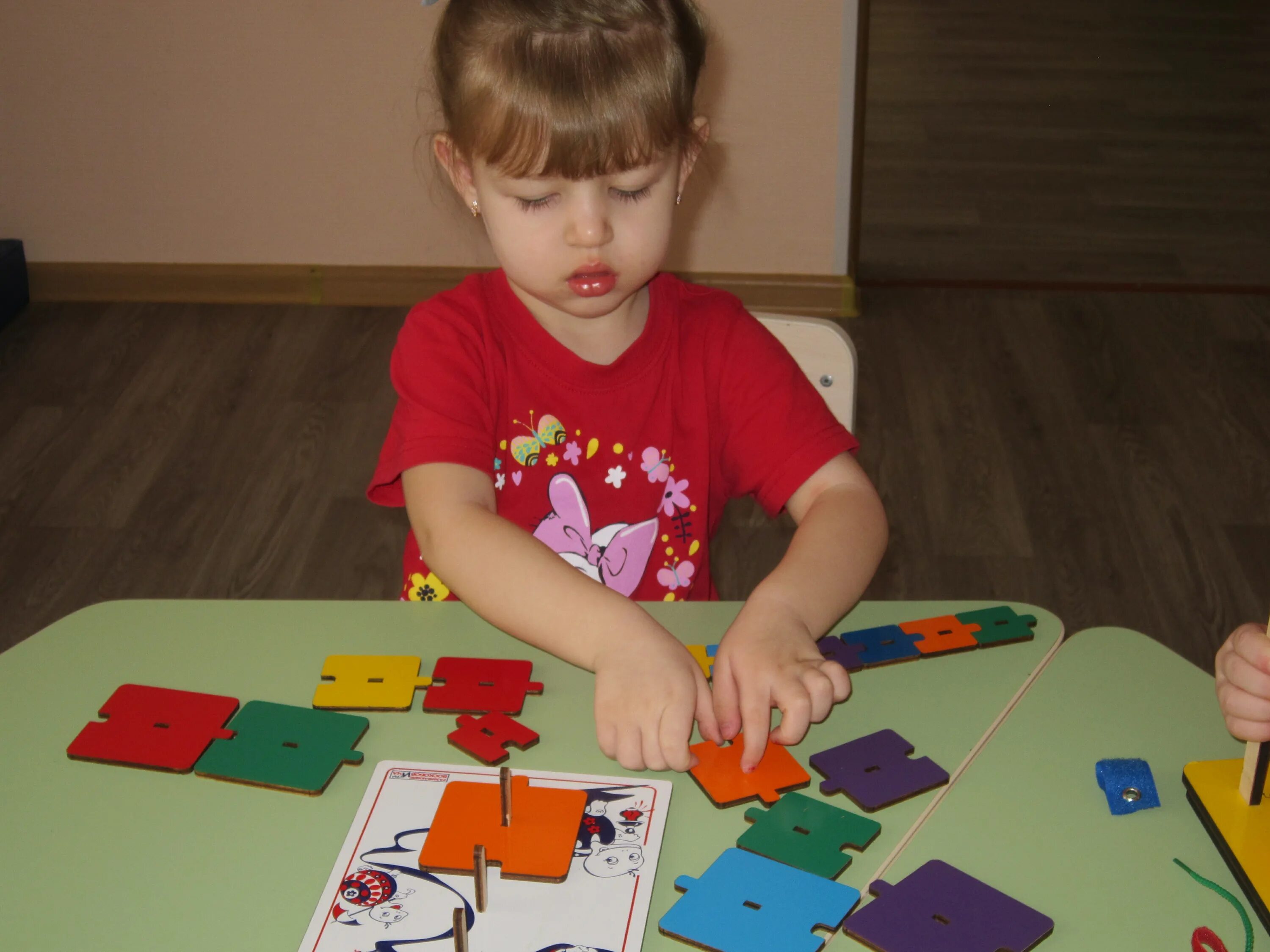 занятия в садике. 2 младшая группа в детском саду. игровые технологии в младшей группе. ранний возраст в доу. методика проведения театрализованных игр в детском саду.