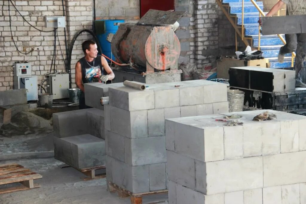 Пеноблочный станок для производства пеноблока. Газоблок алтайстроймаш мини станок. Завод пеноблоков. Пенобетон блоки. Завод пенобетон.