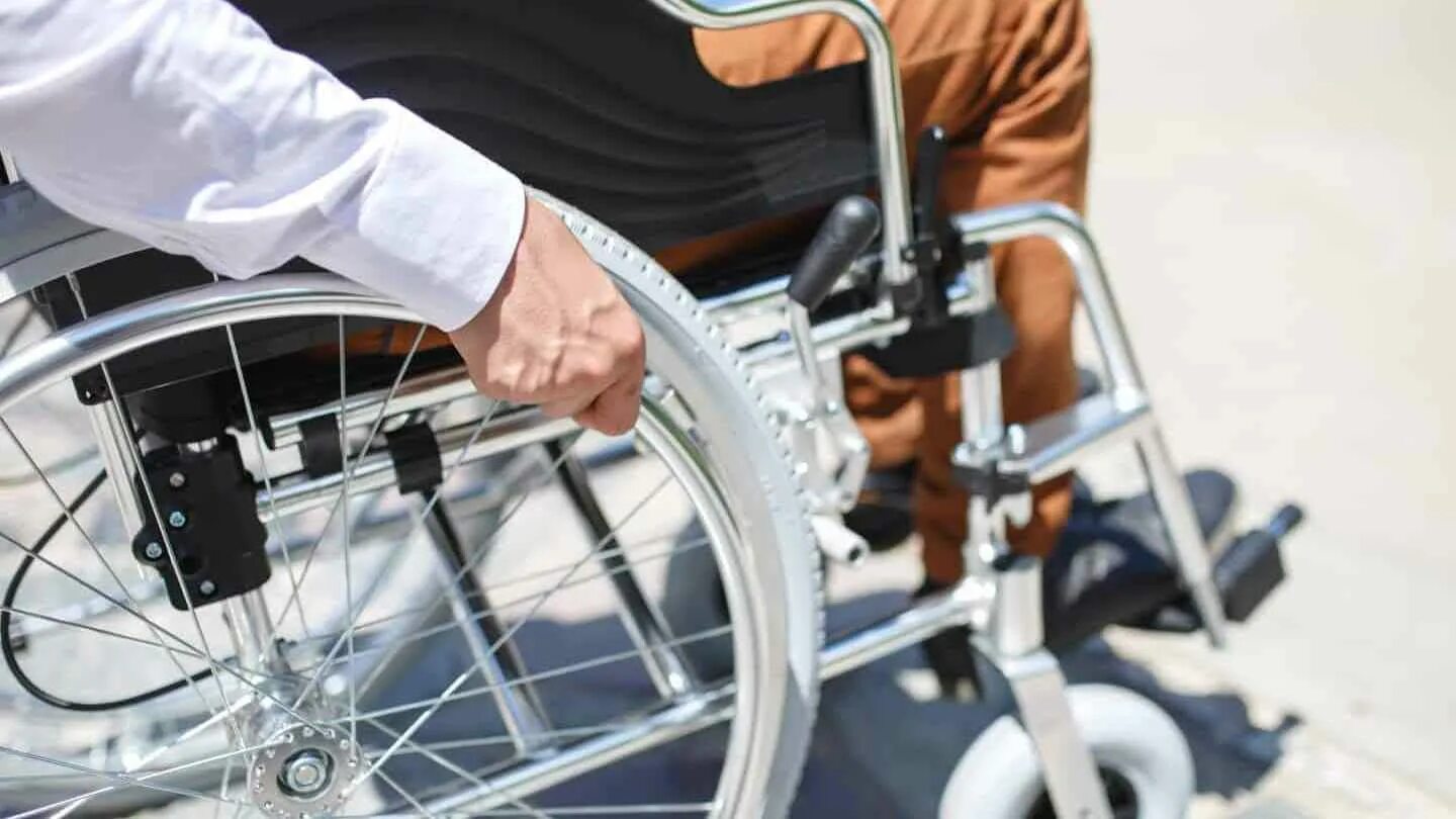 Общества помощи инвалидам. Люди с ограниченными возможностями. Меры поддержки людей с инвалидностью. Люди с ограниченными возможностями здоровья реабилитация. Техсредства для реабилитации инвалидов.