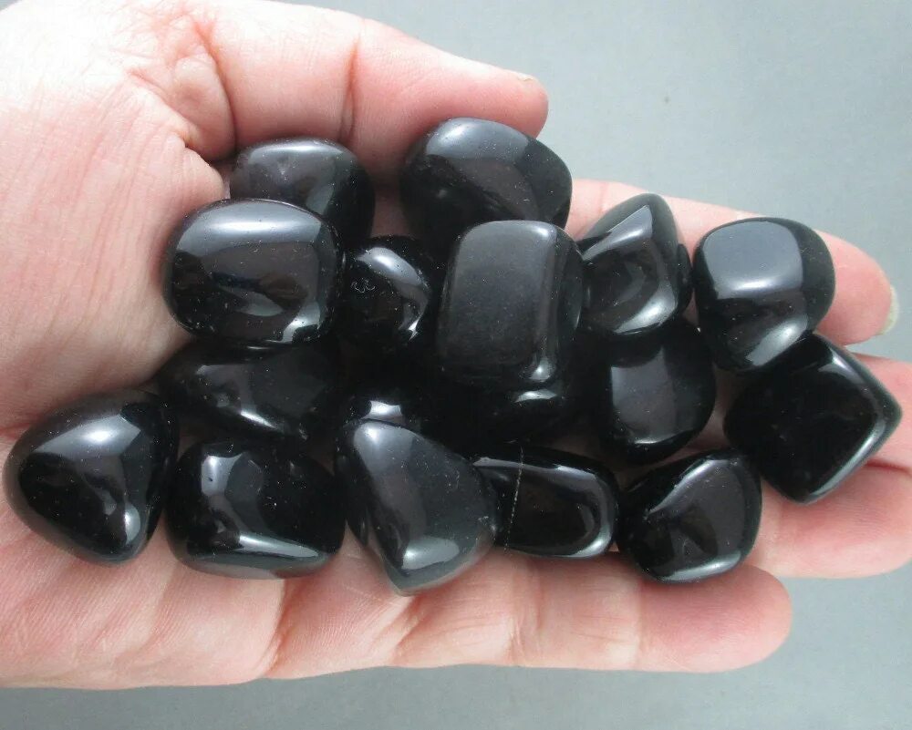 Обсидиан пехштейн камень. Золотой обсидиан. Обсидиан горная порода. Бусти обсидиан. Бусти обсидиан.