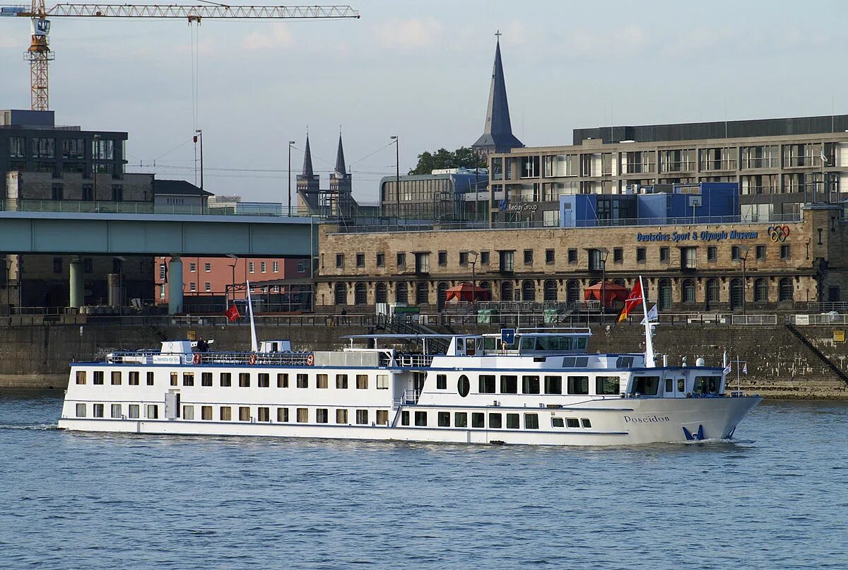 Poseidon лайнер 1979. Корабль Посейдон 2005. Посейдон теплоход. Т\Х Посейдон 888. Посейдон судно