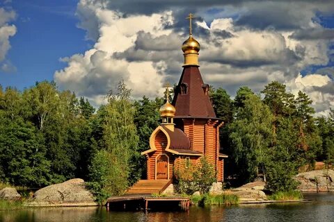 Храм на реке