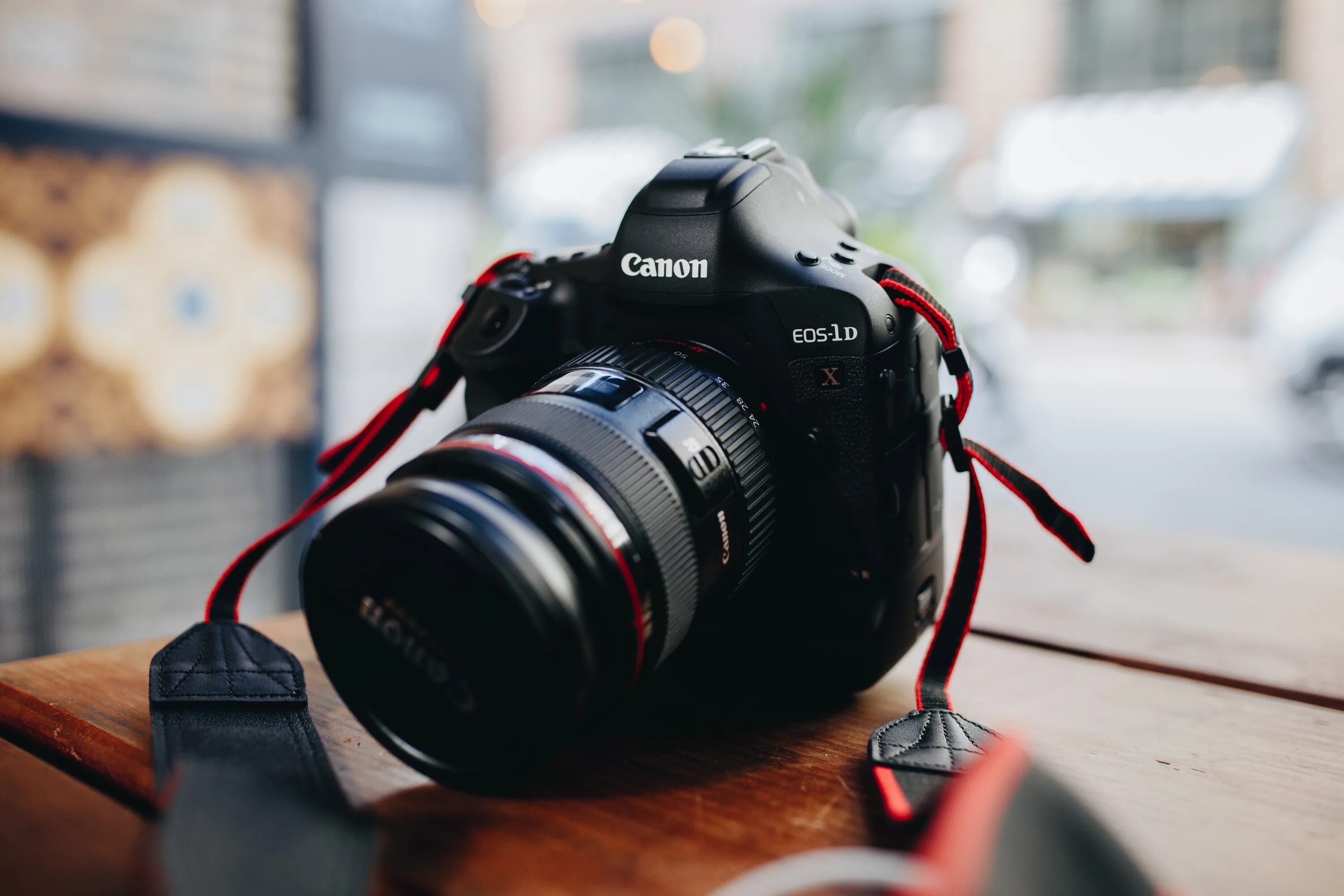 Фотографии фотокамер. Canon DSLR. .Cr2 Кэнон. Кэнон 3900 камера. Камера Canon профессиональная 1300д.