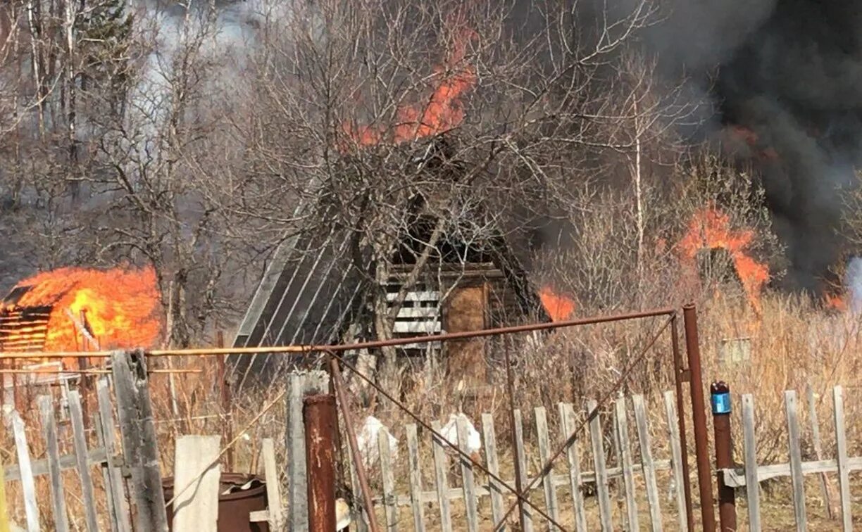 Лесные пожары на Сахалине. Пожар Долинск. Пожар в Углегорске. Пожар Долинская Южно Сахалинск. Перечень населенных пунктов подверженных природным пожарам