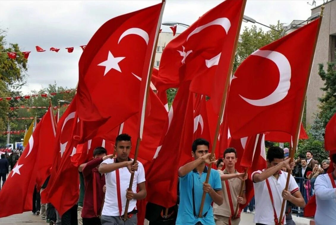 1 мая в турции. Ататюрк 19 мая. День Победы в Турции. 19 Мая в Турции. 19 Мая праздник в Турции.
