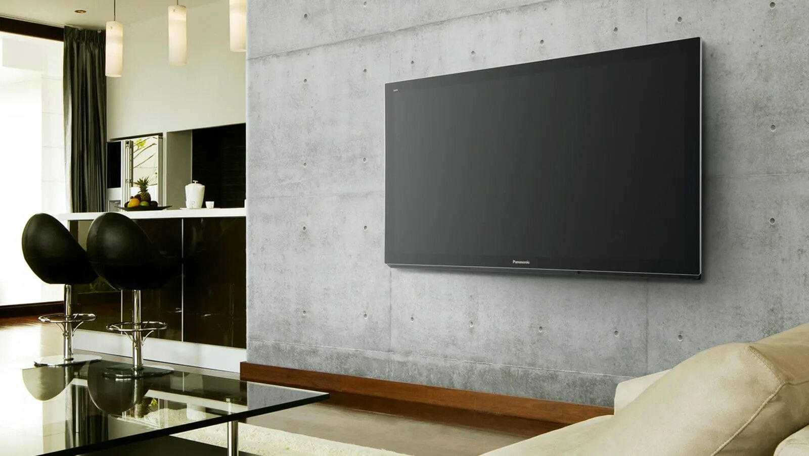 На какую высоту вешать телевизор 50. Телевизор на стене. Телевизор настенный. Телевизор настенный большой. Высота подвеса телевизора на стену.