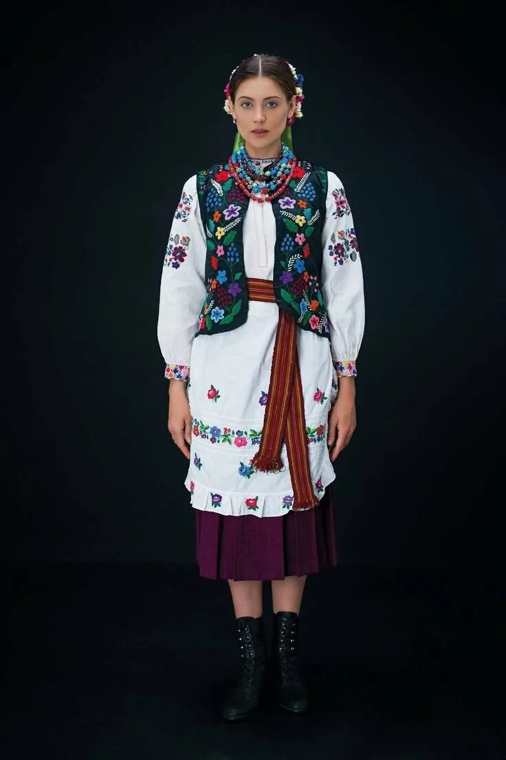 Украинская одежда 6. Украинский костюм. Украинский национальный наряд. Костюм Украинки. Украинский народный костюм.