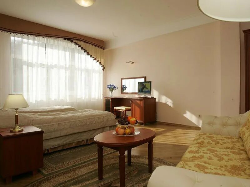 Гостиничный комплекс любим ярославль. Комплекс м2, посёлок куликовский. Номер второй категории в гостинице. Отель беларусь сочи красная поляна. Отель гостиница комплекс.