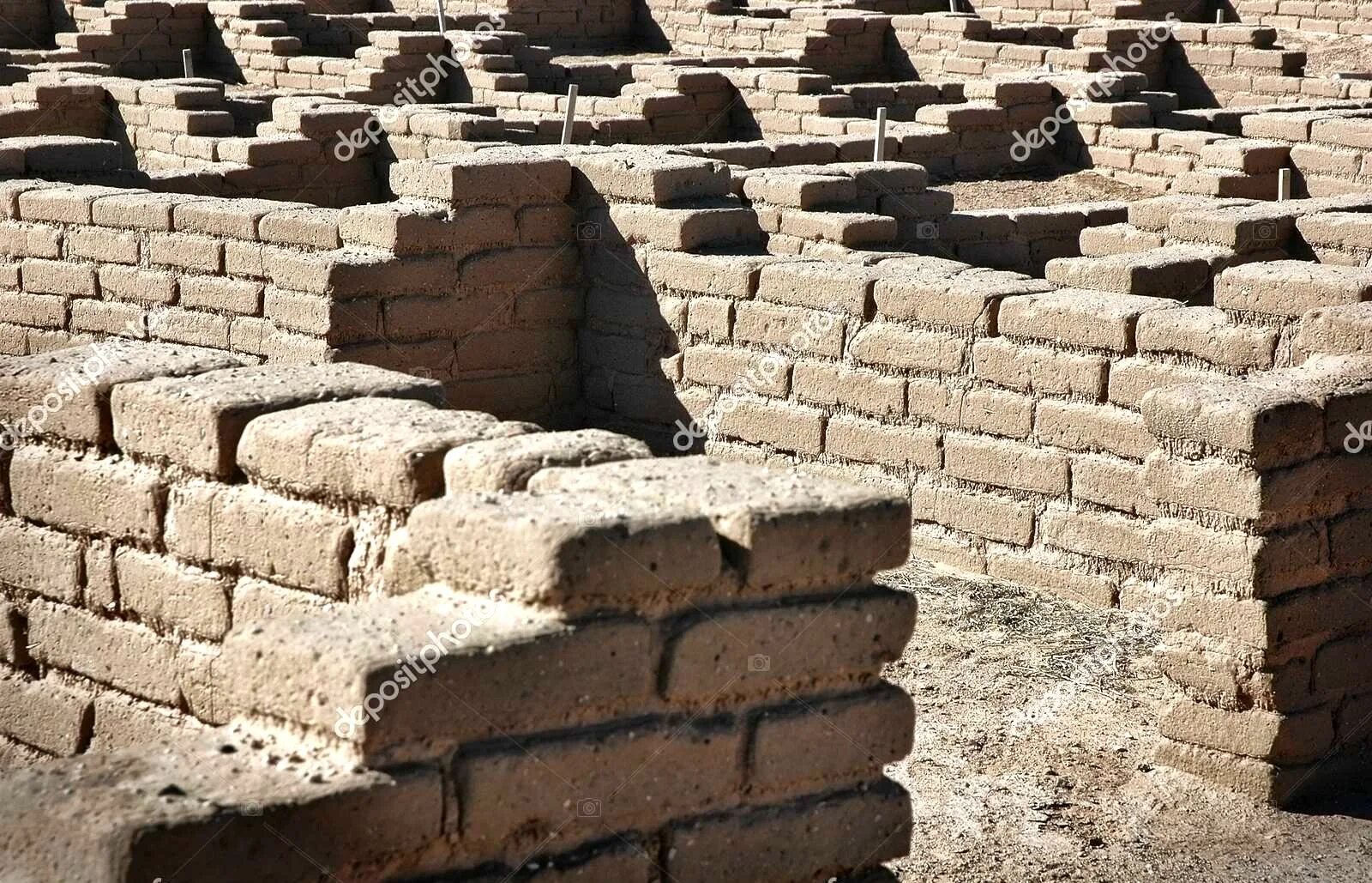Сырцовый кирпич 5 букв. Адоба кирпич.