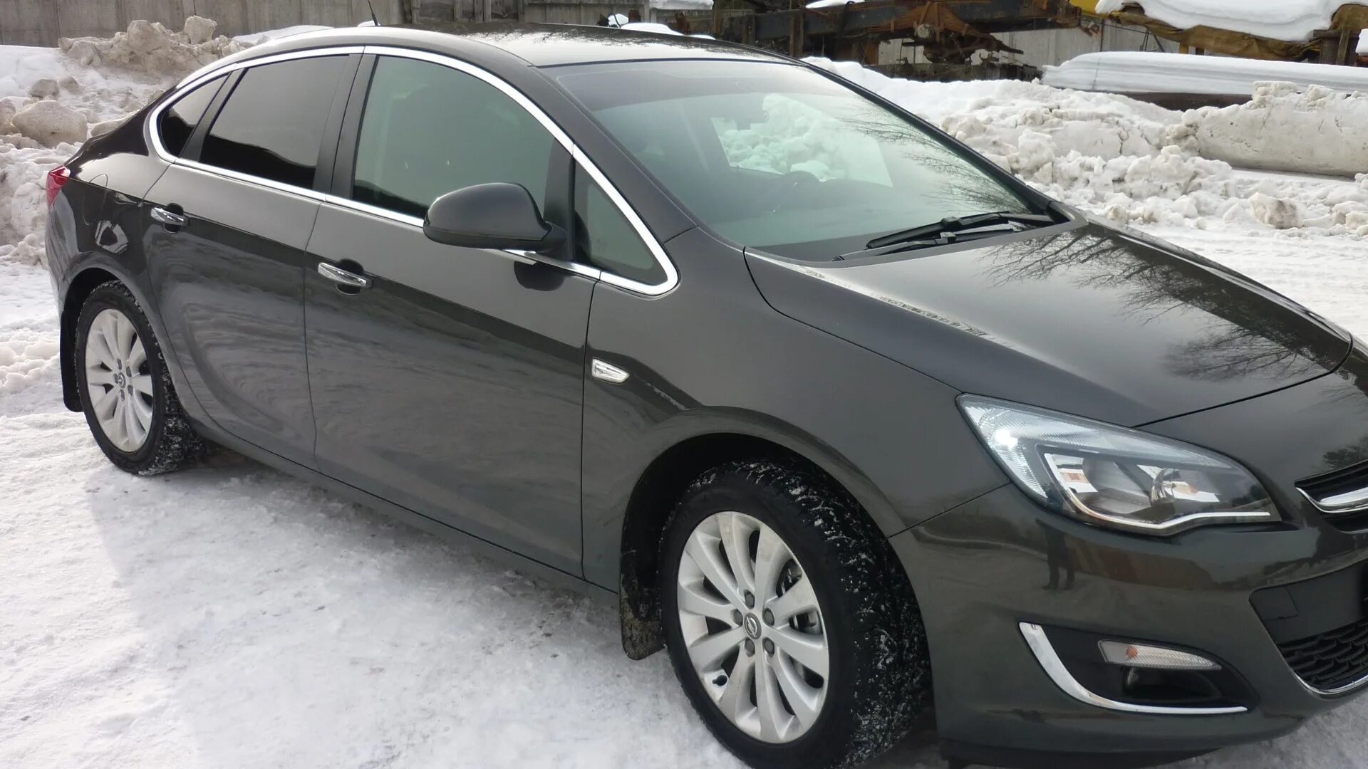 Купить опель смоленск. Opel Astra j серый металлик. Opel Astra j серая.