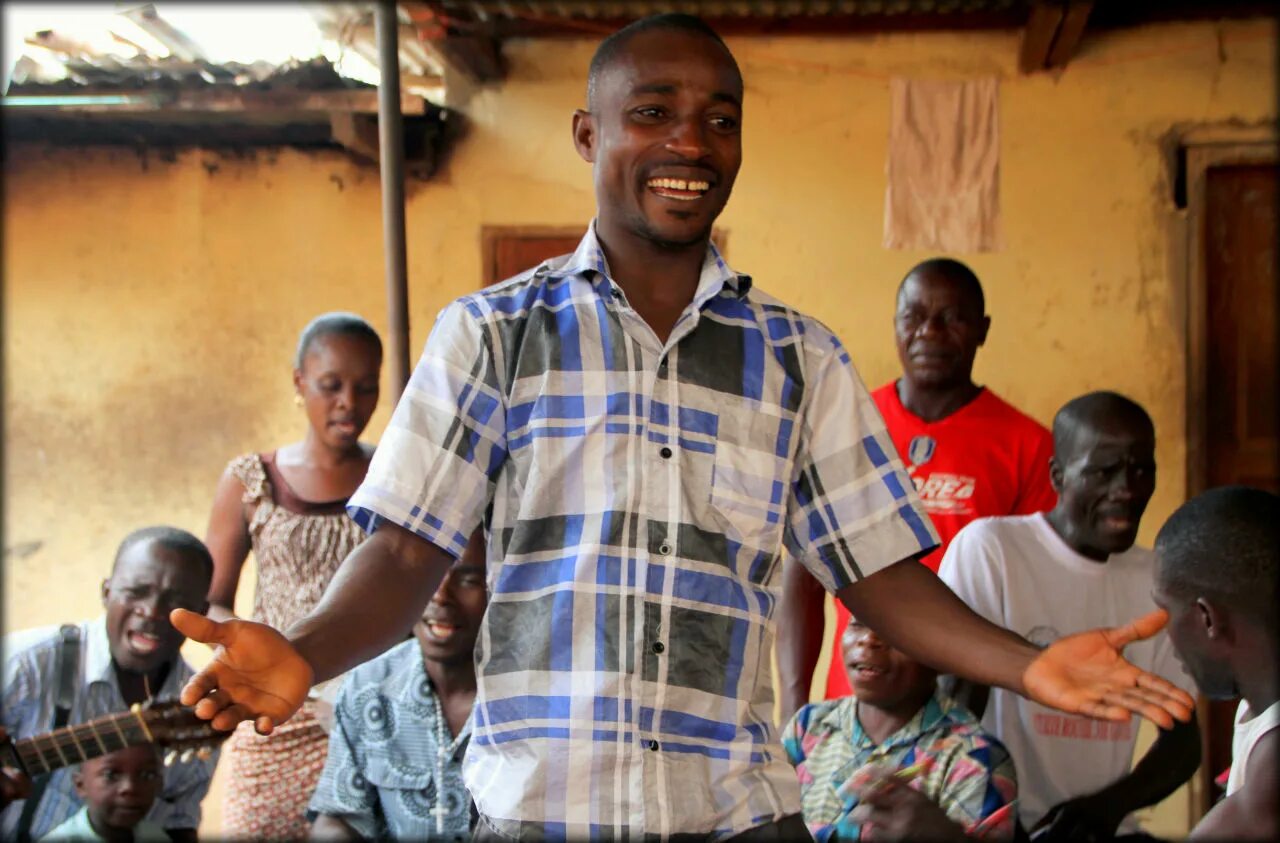 Посиделки в деревне под гармонь. Татьяна юшманова. Своя деревня. Какая вера у африканцев. Приехали в глухую деревню.