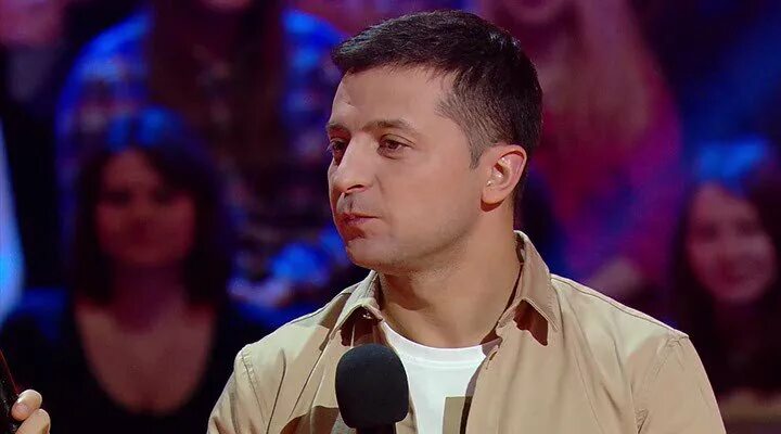 Рассмеши ведущего. Рассмеши комика. рассмеши комика телепередача. шоу с зеленским рассмеши.