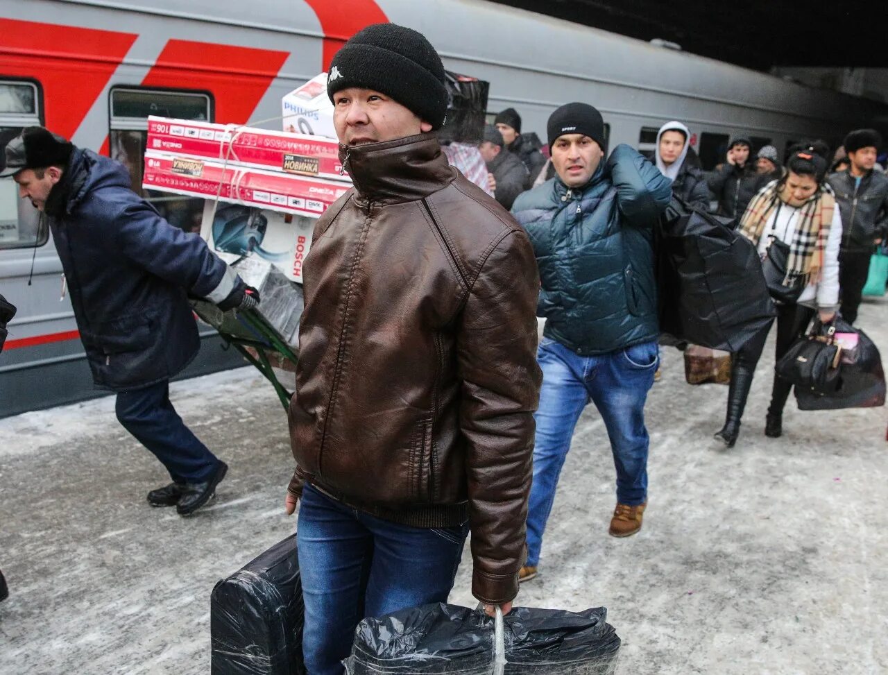 Трудовая миграция кыргызстанцы в Москве. Таджики мигранты в Москве. Мигранты кыргызы. Трудовые мигранты.