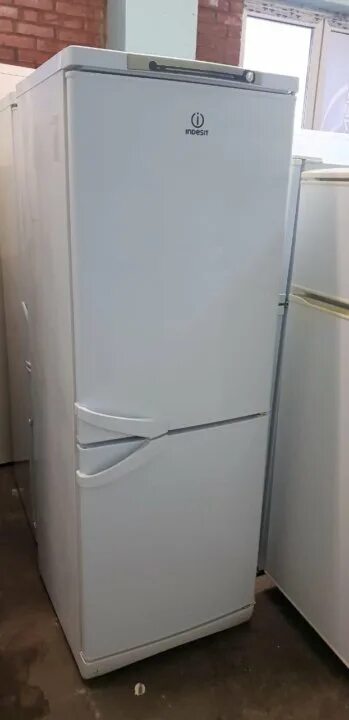 Холодильник индезит бу. Холодильник даром быт. Индезит 110 бу холодильник. Холодильник бу Буран.