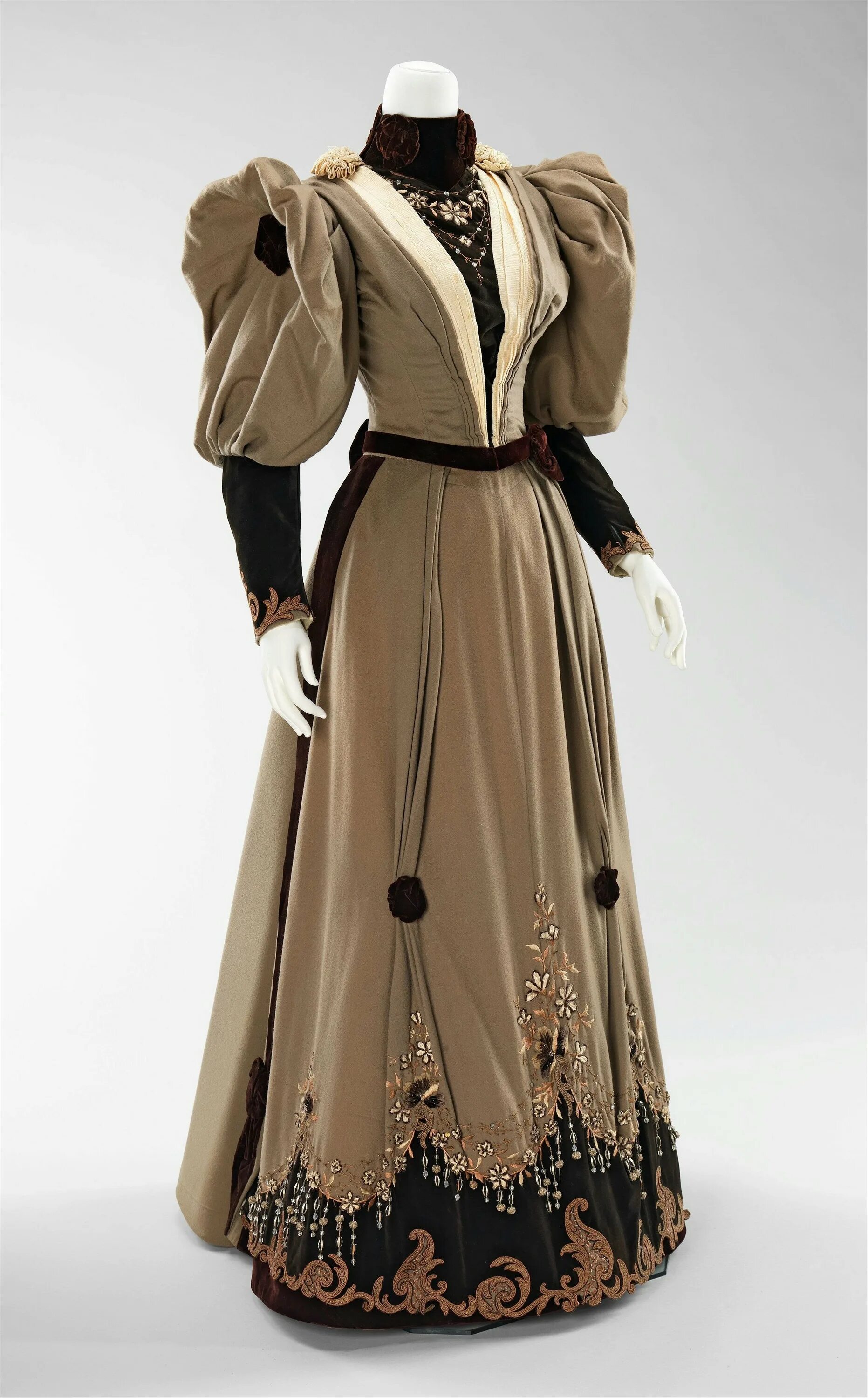 Платья конца 19 века. Мода в 19 веке. Женская мода 19го века. Платья антик 19 век. Викторианское платье 19 век.