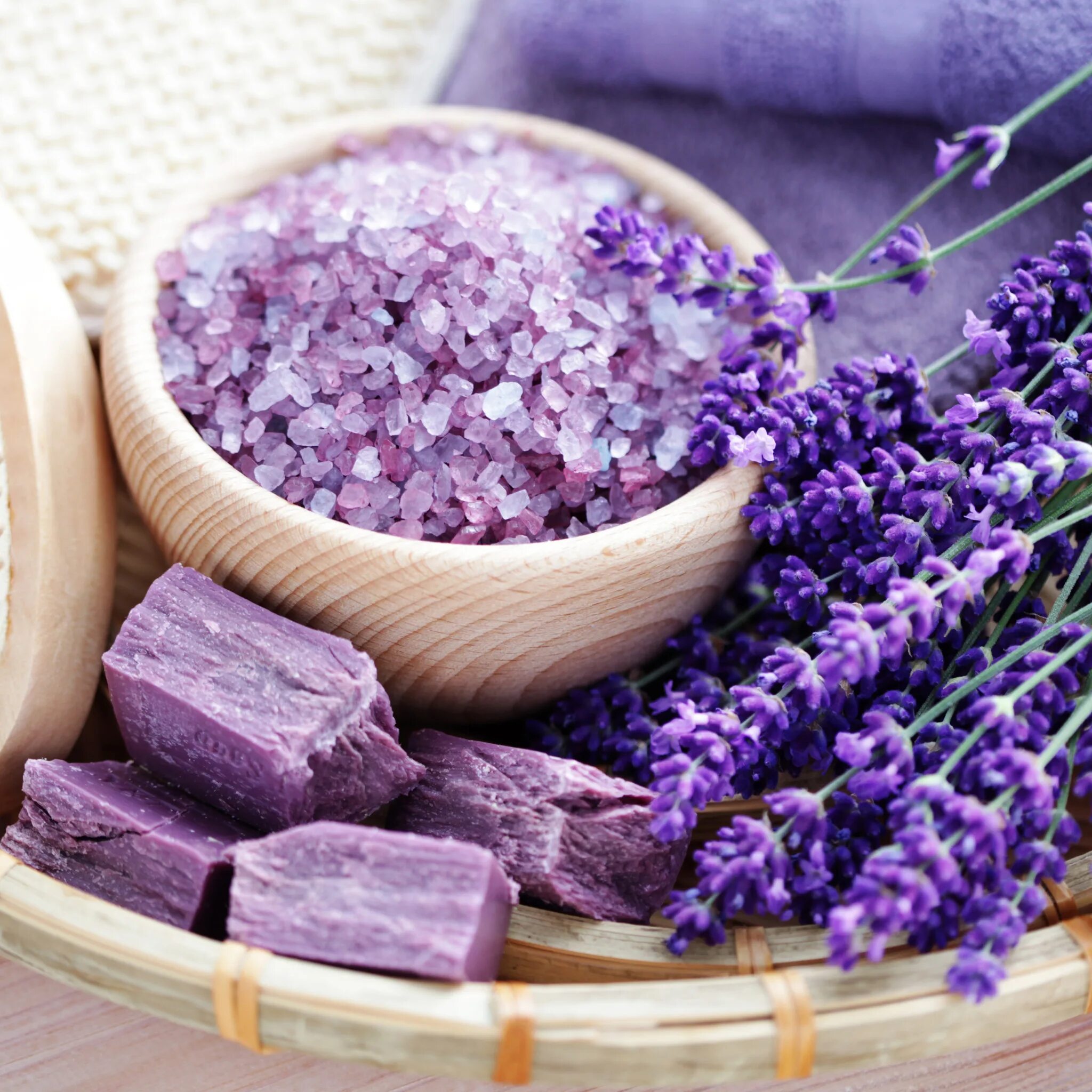 Лаванда дзен. Лаванда косметика фон. Отдушка лаванда. Спа лаванда. Ароматерапевт.