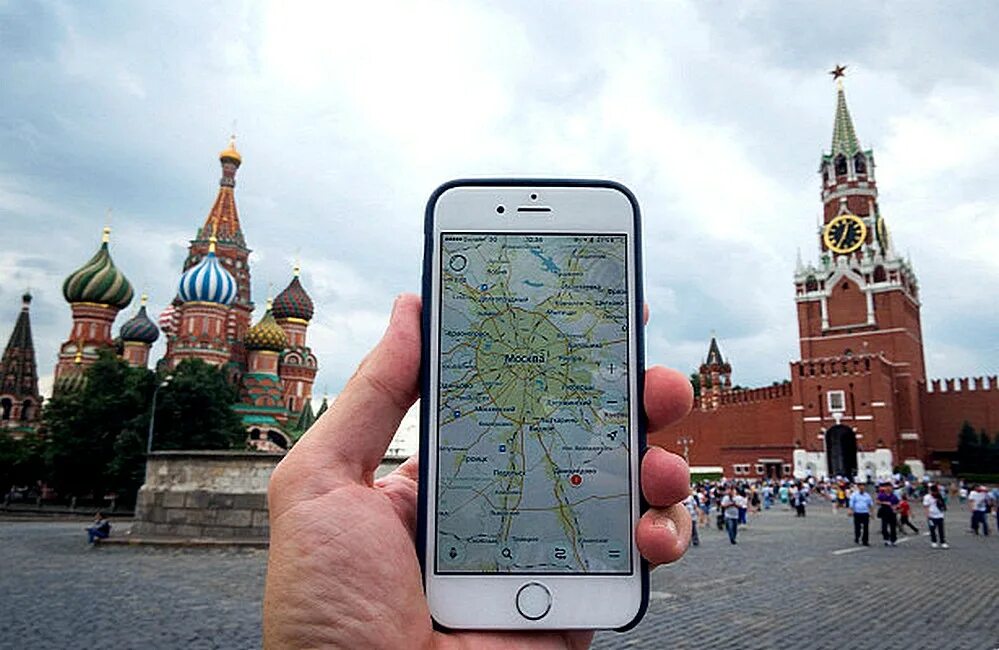 Какой навигатор работает в москве без сбоев. Кремль на телефон. кремль навигатор. москва в смартфоне. геолокация москвы на красной площади.