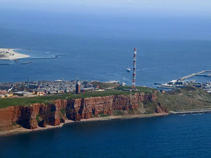 Гельголанд остров. Гельголанд Германия. Площадь острова Хельголанд. Остров Гельголанд курорт.